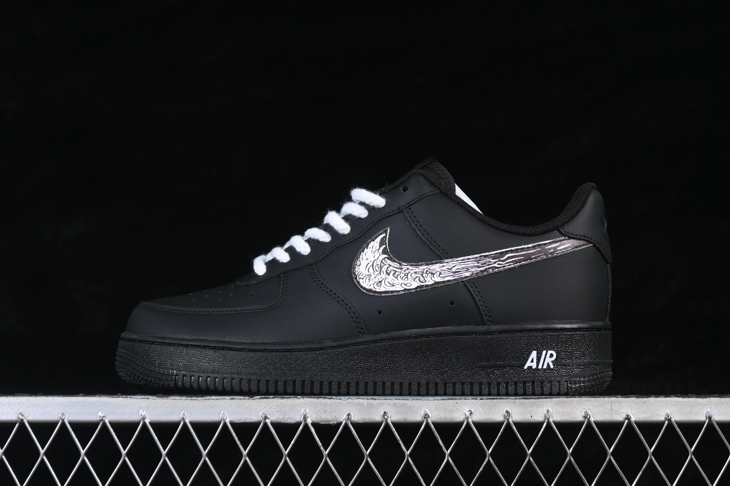 All categories Nk Air Force 1 Air Force series Nk Air Force 1 Low Air Force low top Nike Air Force 1'07 Low Two-dimensional theme Black pattern hook Air Force 1 low-top casual sneakers ZH0316-123